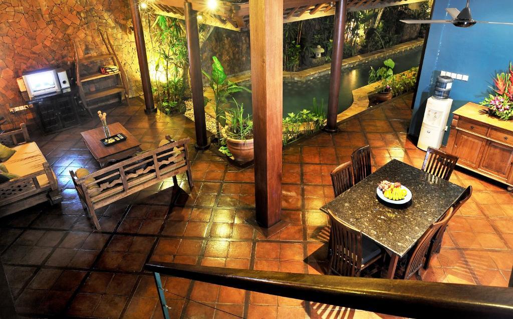 Catur Kembar Seminyak (Bali)