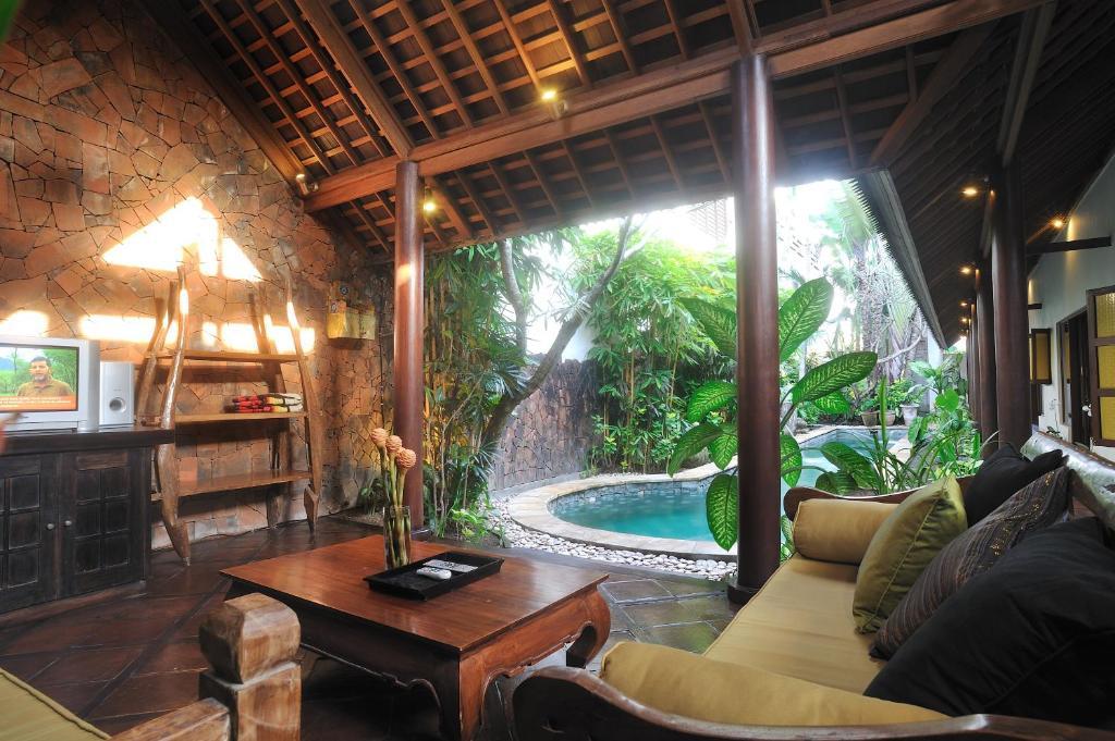 Catur Kembar * Seminyak (Bali)